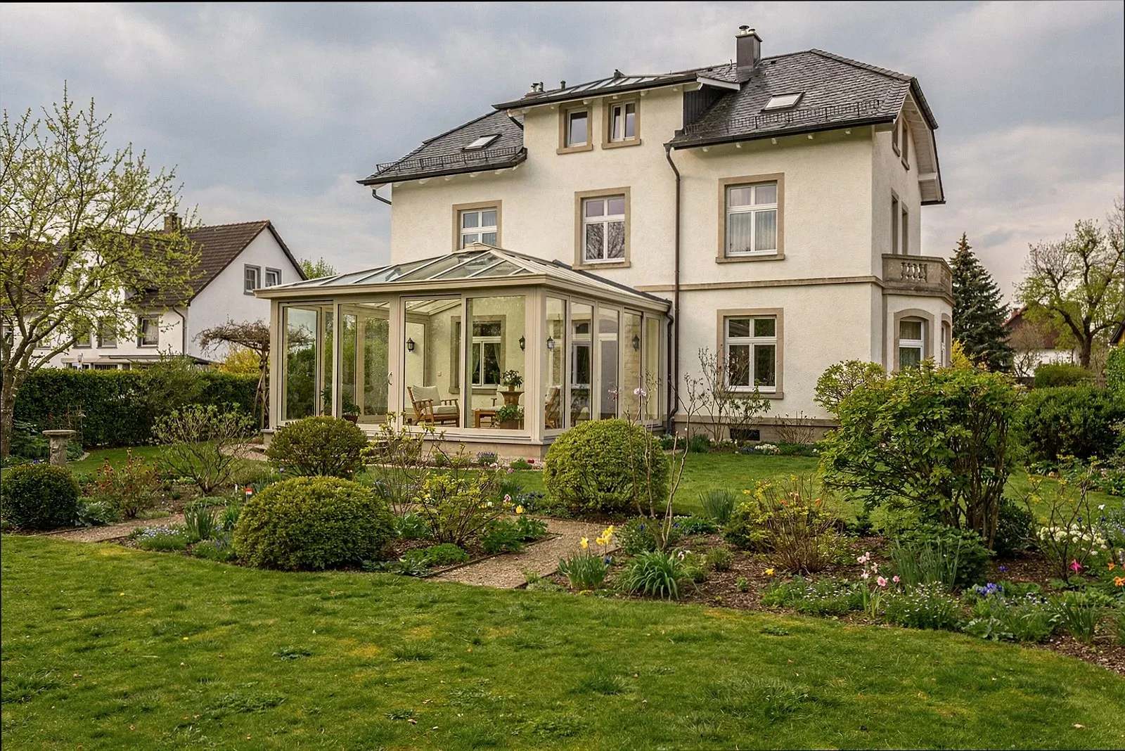 Wintergarten aus der Gartenperspektive in Unna